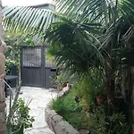 Casa El Drago-tafira Baja Проживання в сім'ї