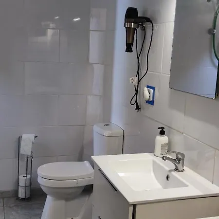 Casa El Drago-tafira Baja Проживання в сім'ї *